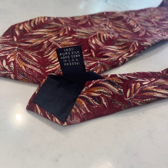 Burberrys of London • 100% Pure Silk • Men’s Designer Neck Tie - Picture 4 of 4